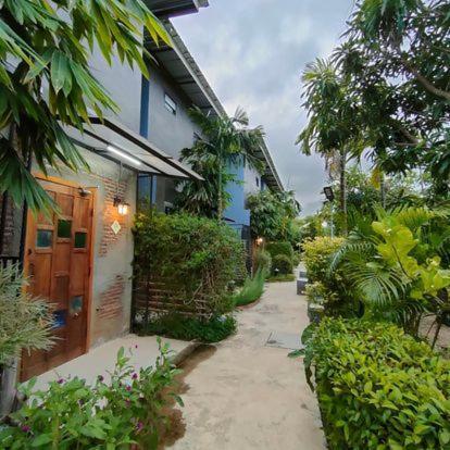 Kram Farmstay Nakhon Pathom Bagian luar foto